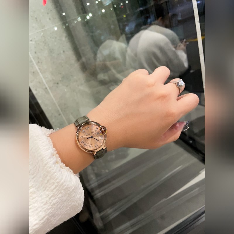 Cartier Ballon Bleu 33mm Quartz Replica Watch Exquisite Craftsmanship Traditional Three-Hand Design-8