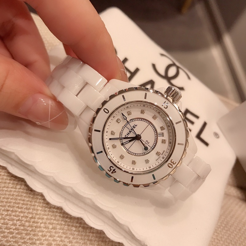 Chanel J12 Ceramic Replica Watch 33mm Quartz Luxury Timepiece-2