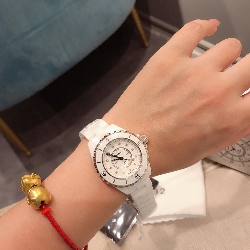Chanel J12 Ceramic Replica Watch 33mm Quartz Luxury Timepiece-5
