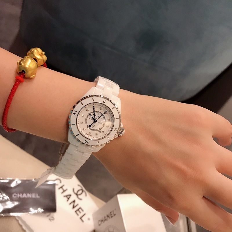 Chanel J12 Ceramic Replica Watch 33mm Quartz Luxury Timepiece-6