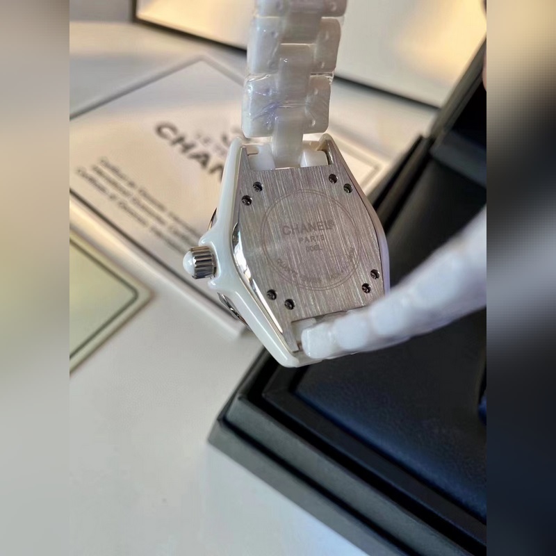 Chanel J12 Ceramic Replica Watch Classic Must-Have for Fashion Icons-6