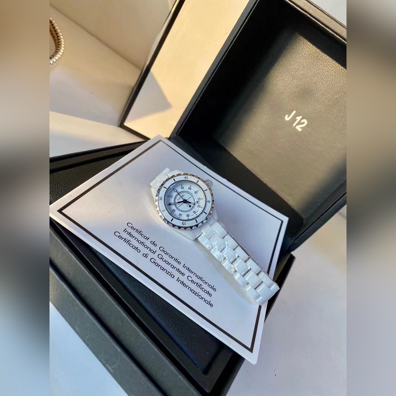 Chanel J12 Ceramic Replica Watch Classic Must-Have for Fashion Icons-7