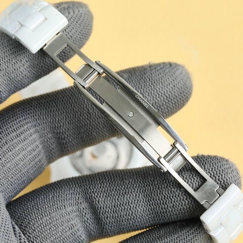 Chanel J12 33mm Women's Replica Watch Super Ceramic Exquisite Craftsmanship-7