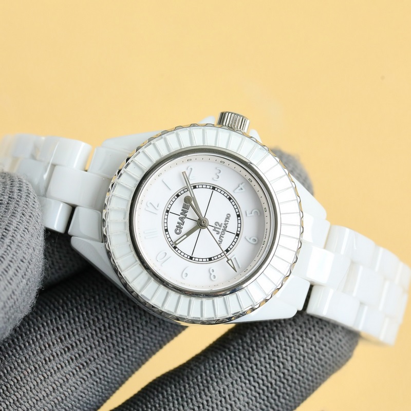 Chanel J12 33mm Women's Replica Watch New Super Ceramic Exquisite Craftsmanship-2