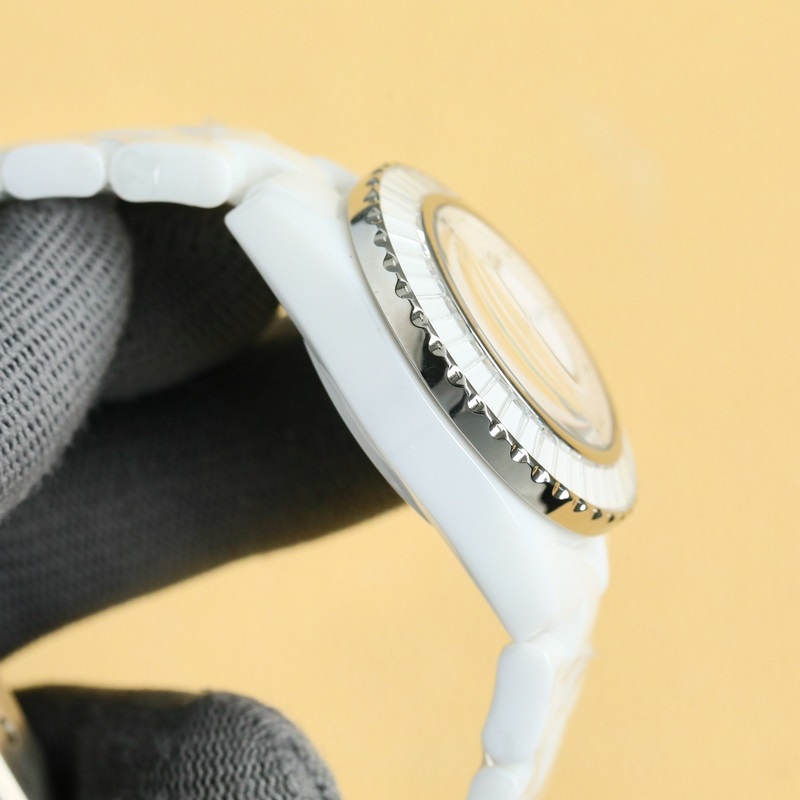 Chanel J12 33mm Women's Replica Watch New Super Ceramic Exquisite Craftsmanship-6