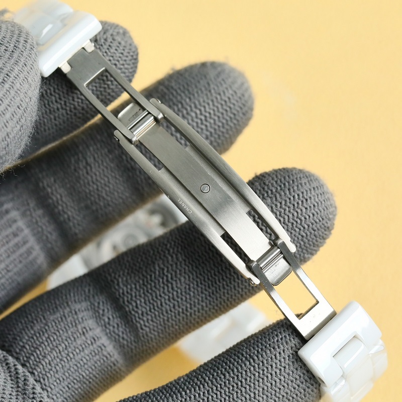 Chanel J12 33mm Women's Replica Watch New Super Ceramic Exquisite Craftsmanship-8