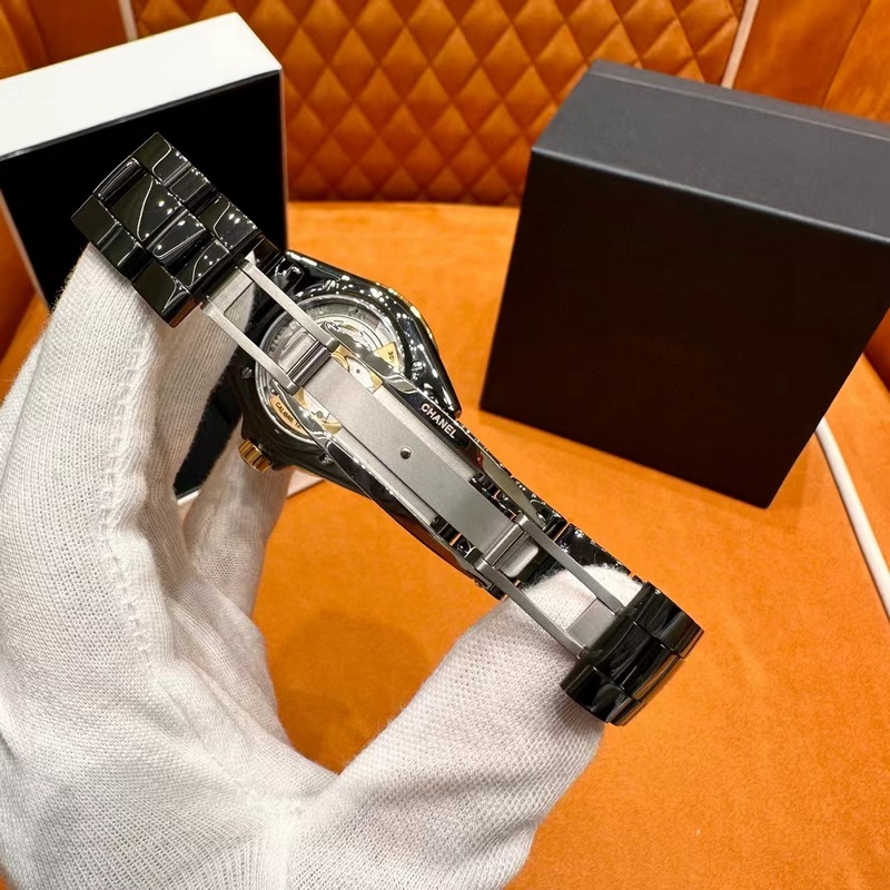 Stunning Chanel J12 Series Replica Watch in Classic Black and Refreshing White-6