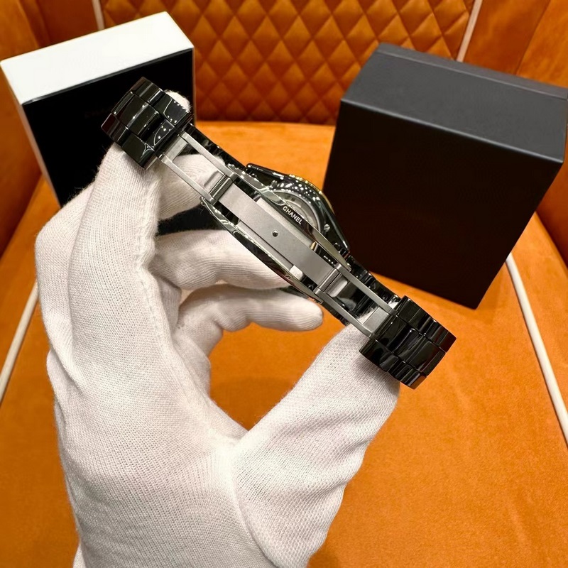 Stunning Chanel J12 Series Replica Watch in Classic Black and Refreshing White-8