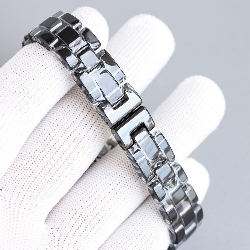Chanel J12 33mm Super Ceramic Women's Replica Watch A Masterpiece-6