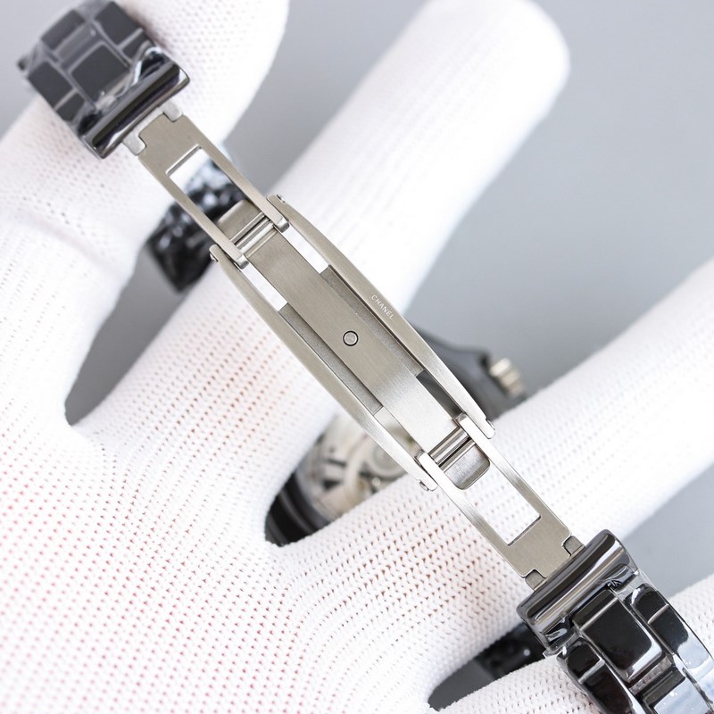 Chanel J12 33mm Super Ceramic Women's Replica Watch A Masterpiece-7