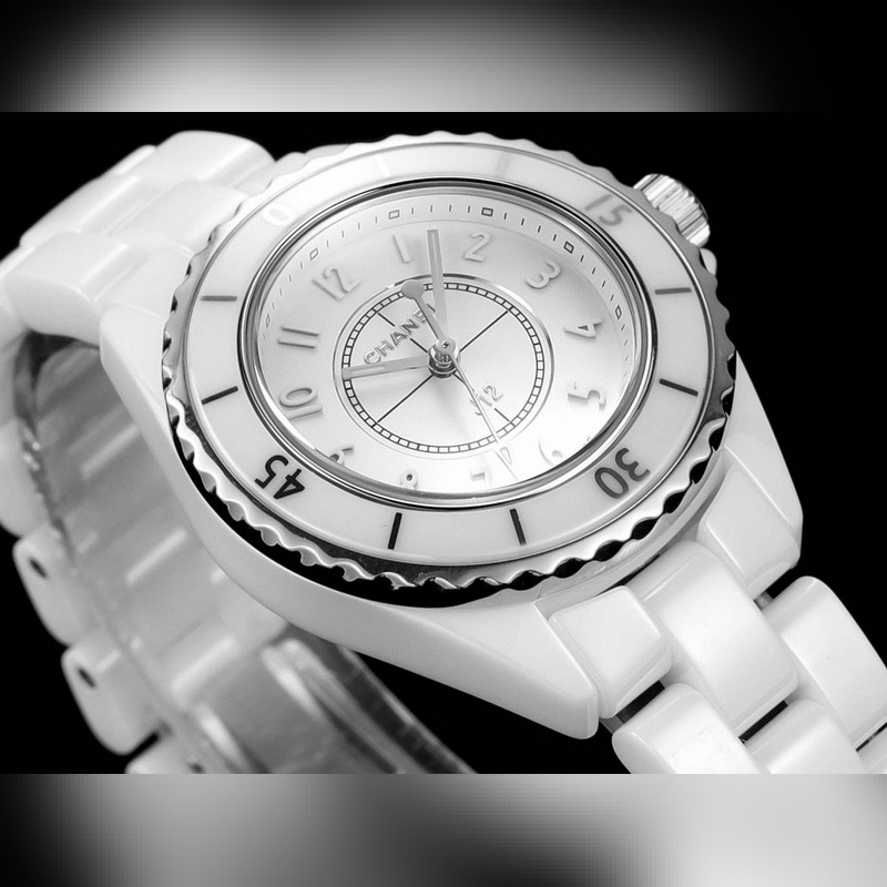 Chanel J12 33mm Super Ceramic Women's Replica Watch Exquisite Craftsmanship-3
