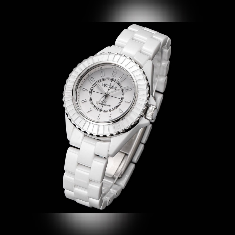 Chanel J12 33mm Super Ceramic Women's Replica Watch Exquisite Craftsmanship-3