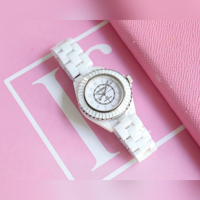 Chanel J12 33mm Super Ceramic Women's Replica Watch Masterpiece Quality-4
