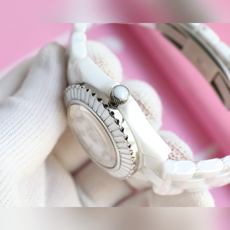 Chanel J12 33mm Super Ceramic Women's Replica Watch Masterpiece Quality-5