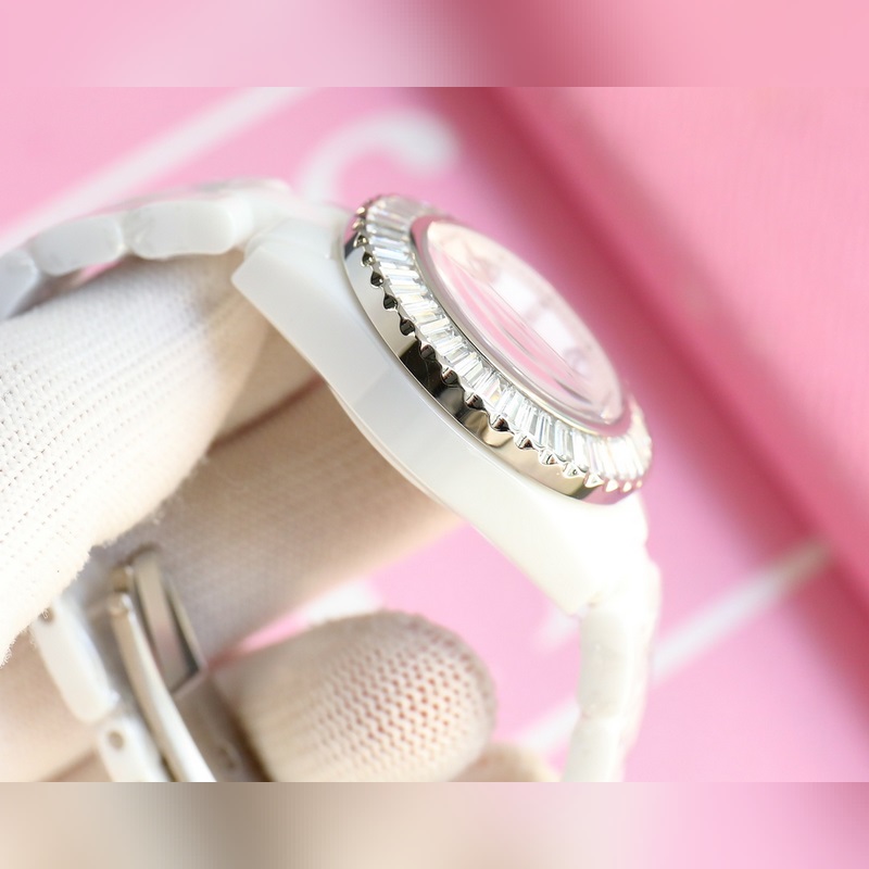 Chanel J12 33mm Super Ceramic Women's Replica Watch Masterpiece Quality-6