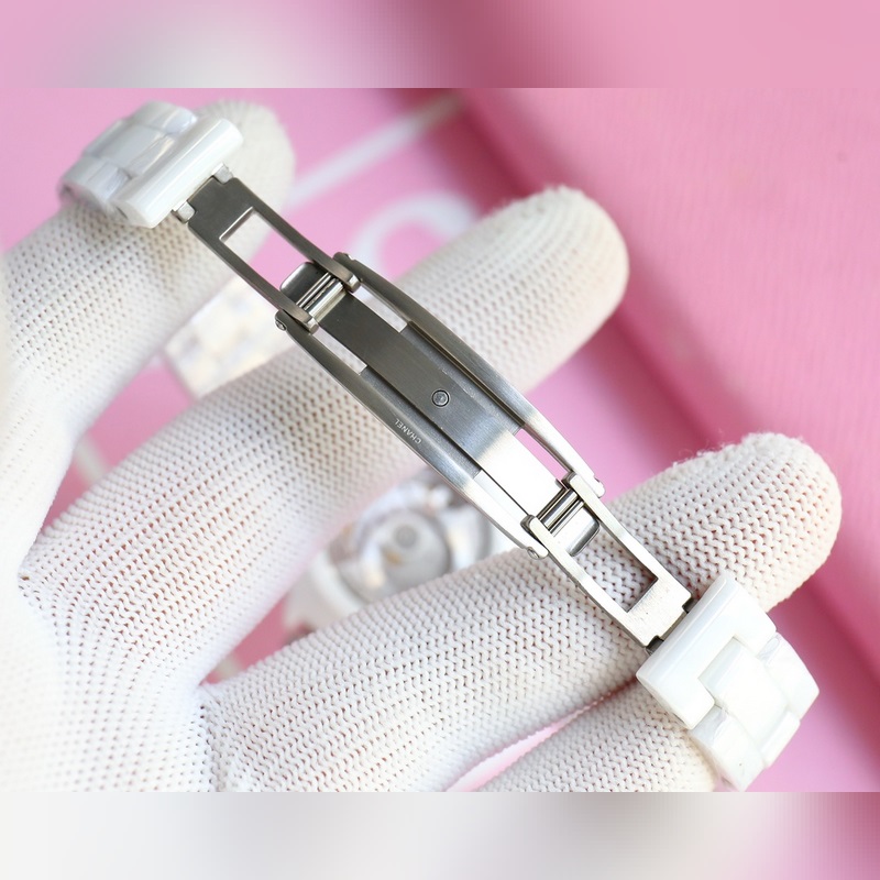 Chanel J12 33mm Super Ceramic Women's Replica Watch Masterpiece Quality-8