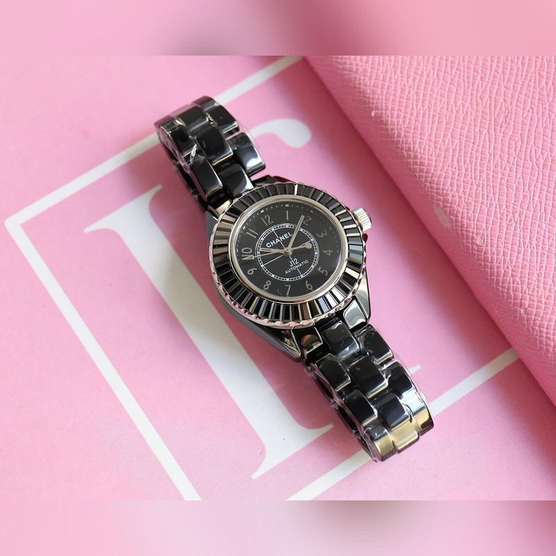 Chanel J12 33mm Ceramic Replica Watch Exquisite Women's Timepiece-2