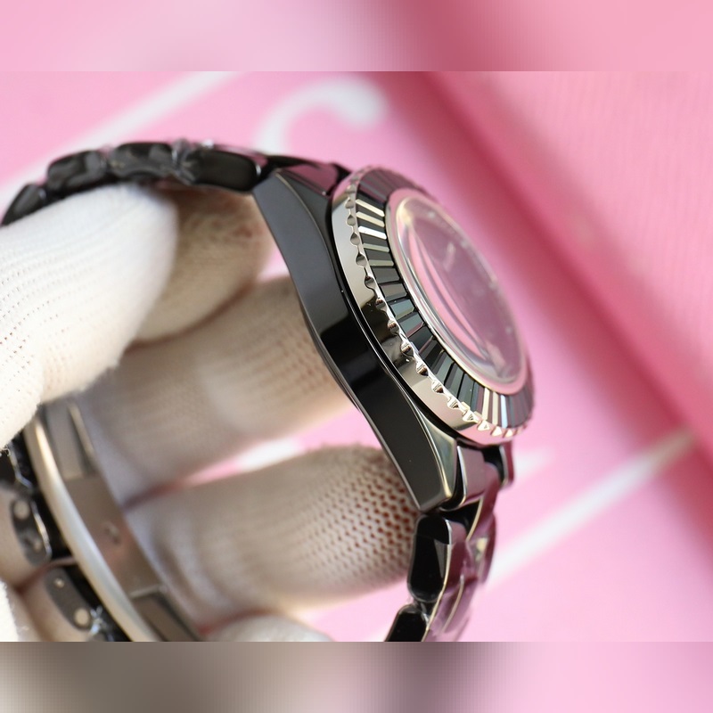 Chanel J12 33mm Ceramic Replica Watch Exquisite Women's Timepiece-4