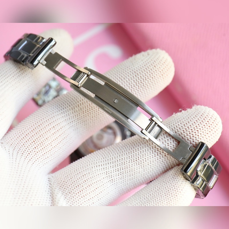 Chanel J12 33mm Ceramic Replica Watch Exquisite Women's Timepiece-7