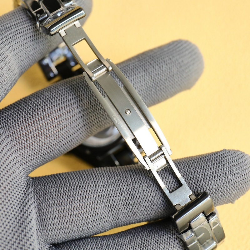 Chanel J12 33mm Ceramic Replica Watch Exquisite Craftsmanship Annual Edition-8