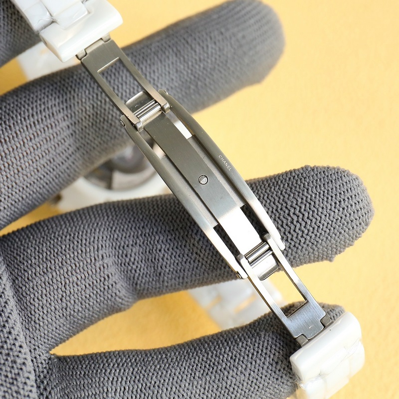 Chanel J12 Series 33mm Women's Replica Watch Super Ceramic Innovation Quality Craftsmanship-8