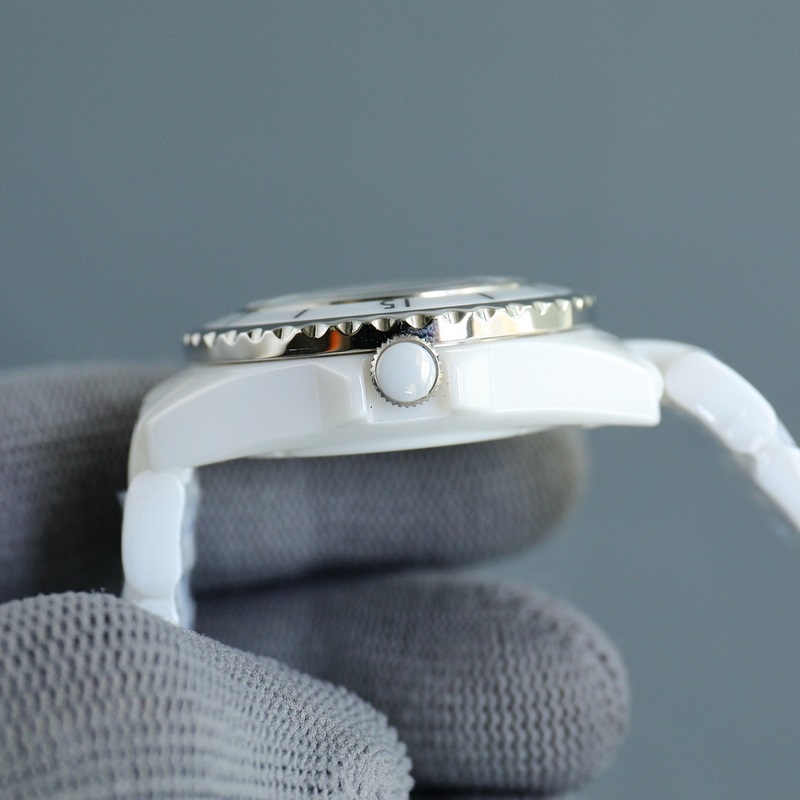 Chanel J12 33mm Super Ceramic Women's Replica Watch New Release-4