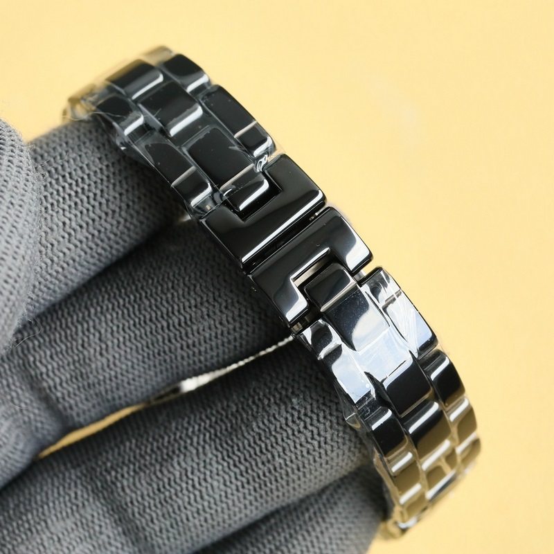 Chanel J12 33mm Replica Watch New Super Ceramic Luxury Craftsmanship-5