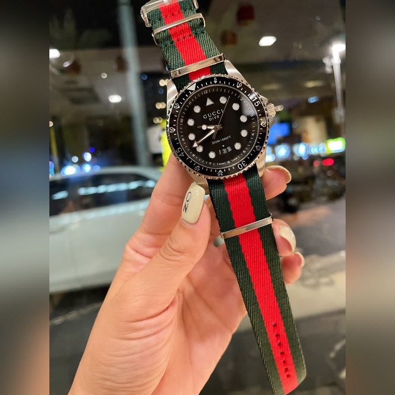 Gucci Dive Series Urban Sports Fashion Timepiece with Striped Design-3