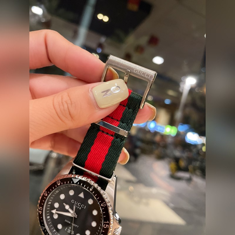 Gucci Dive Series Urban Sports Fashion Timepiece with Striped Design-4