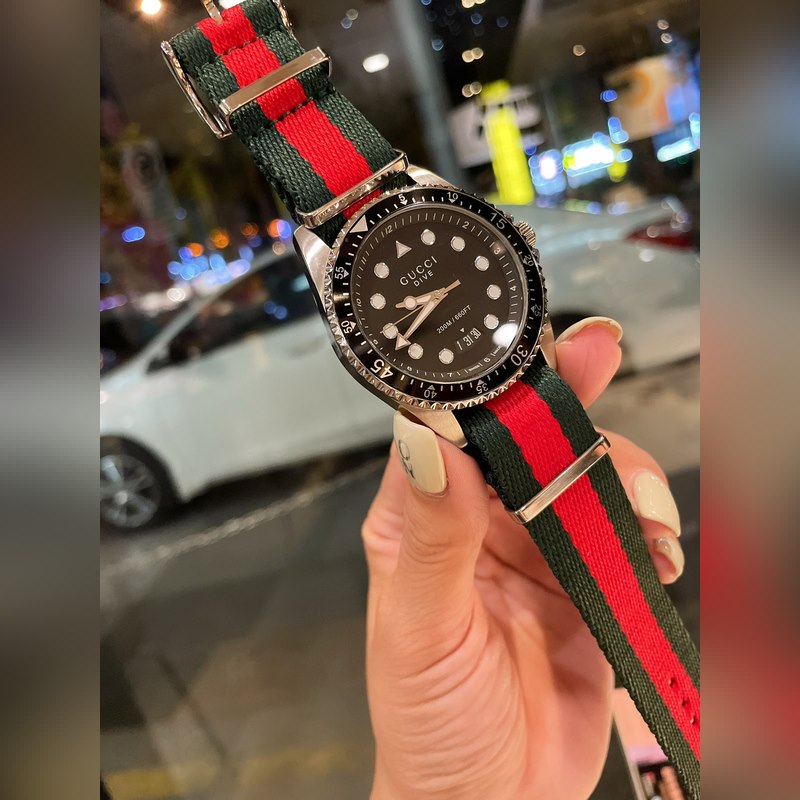 Gucci Dive Series Urban Sports Fashion Timepiece with Striped Design-5