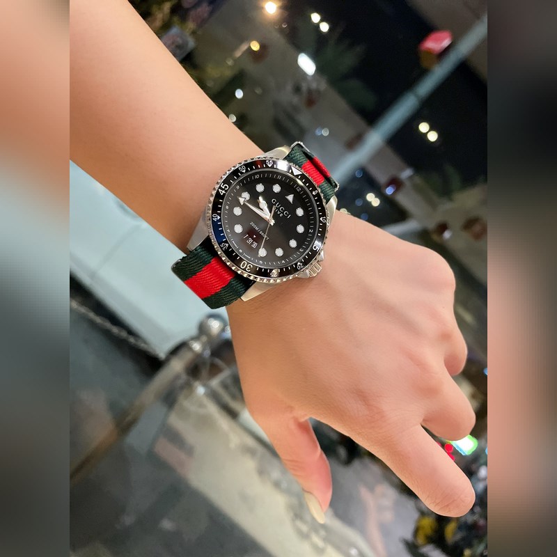 Gucci Dive Series Urban Sports Fashion Timepiece with Striped Design-8