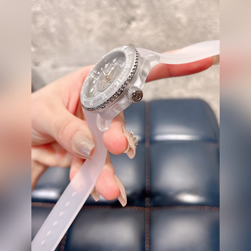 GUCCI DIVE Series DI Discover Time's Secrets with the New 650 Model-4