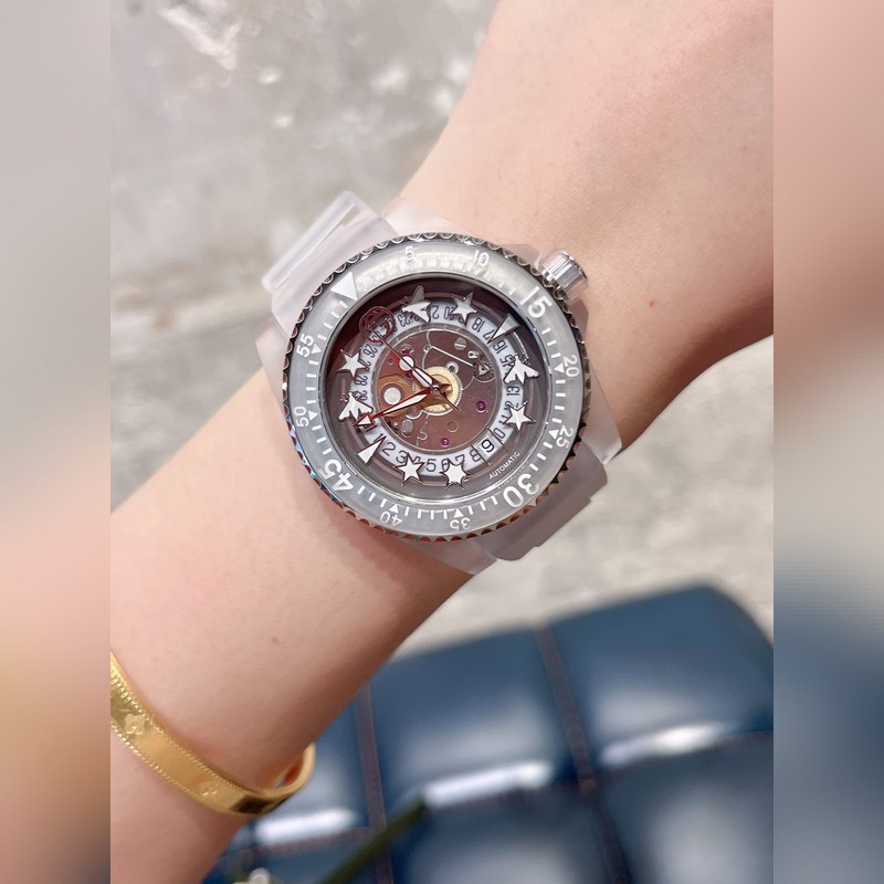 GUCCI DIVE Series DI Discover Time's Secrets with the New 650 Model-7