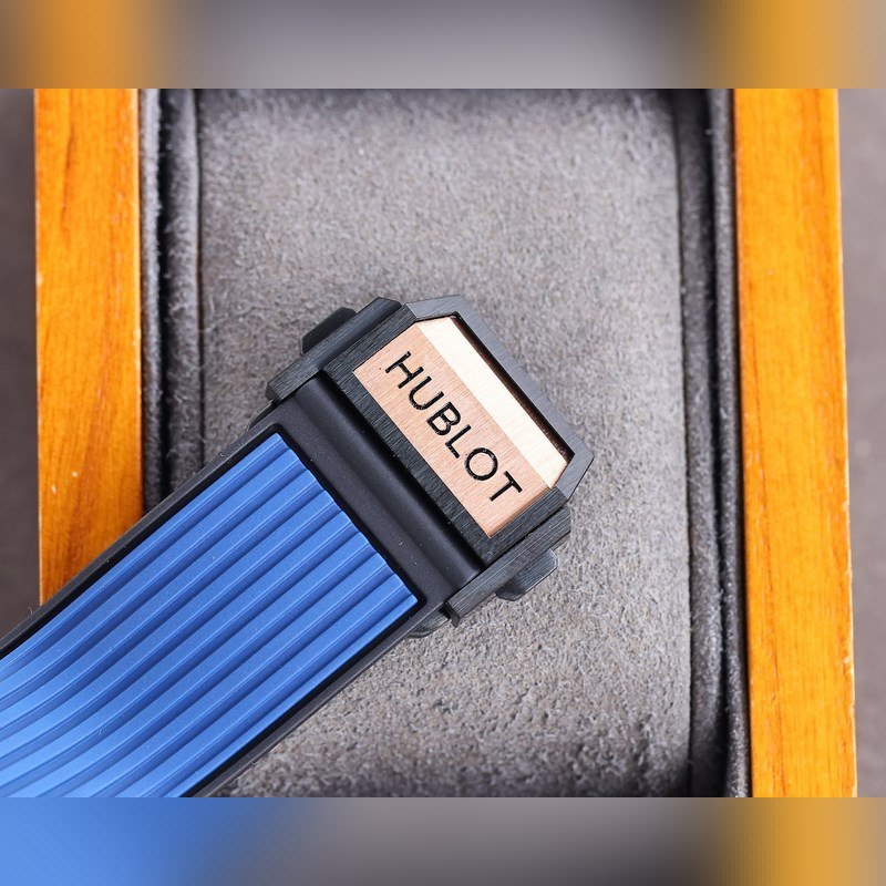 Hublot Big Bang V2 Chronograph with Elemental Materials-8