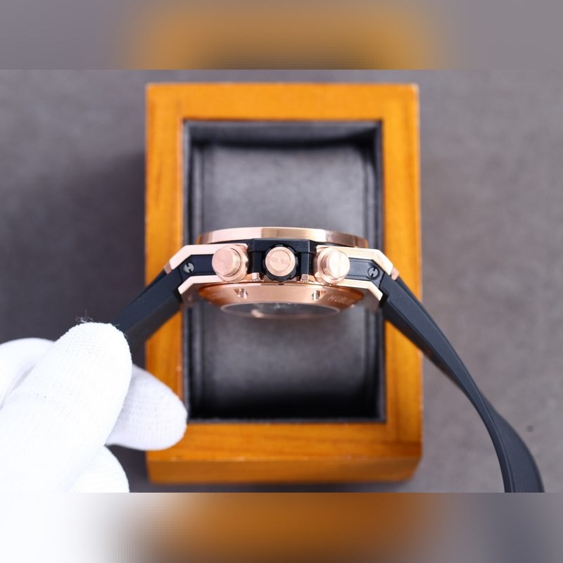 Hublot Big Bang V2 Chronograph Elemental Materials-5