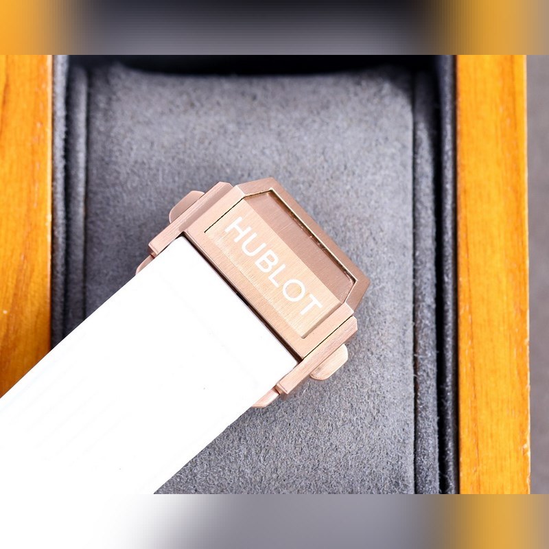 Hublot Big Bang V2 Chronograph with Elemental Materials-8