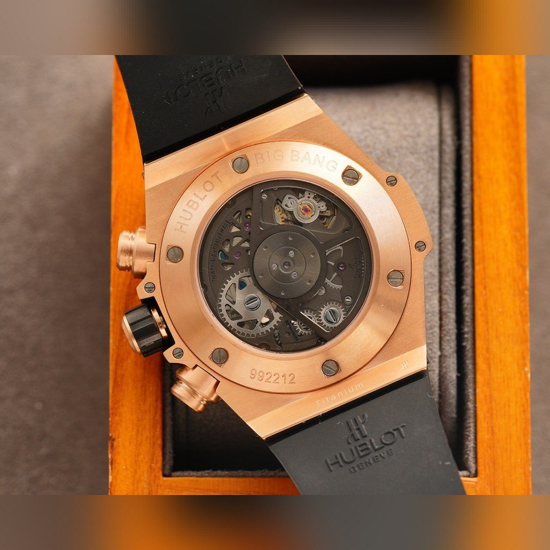 Hublot Big Bang V2 Chronograph with Element Materials-7
