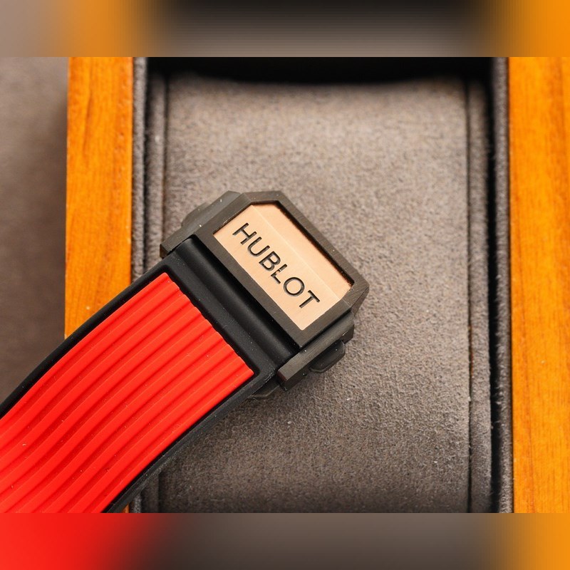 Hublot Big Bang V2 Chronograph with Element Materials-8