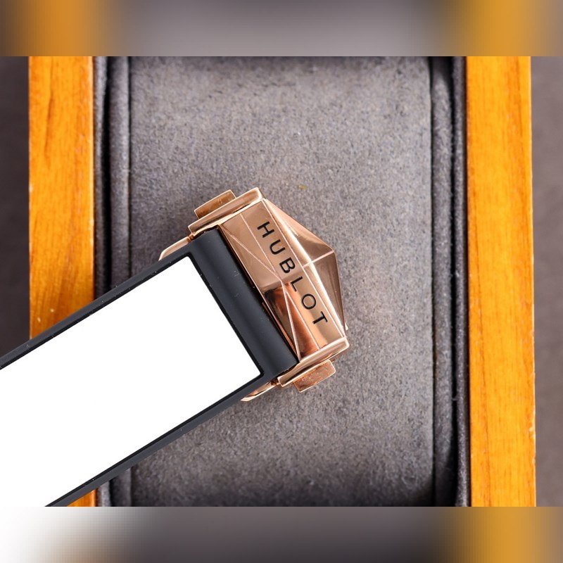 Hublot Big Bang Sang Bleu II Tattoo Replica Watch New Luxury Timepiece-8