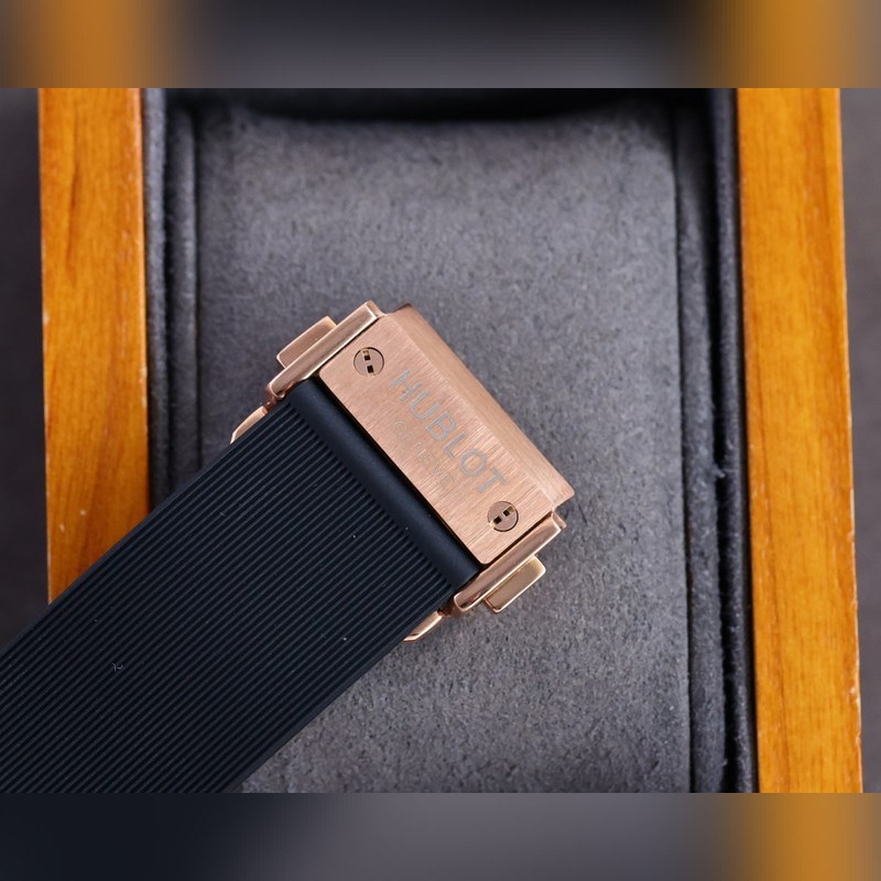 Hublot Big Bang Classic Diamond Replica Watch Luxury Timepiece-8