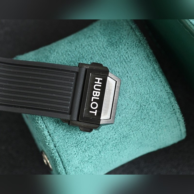 Hublot Big Bang Carbon Fiber Replica Watch High-Quality Timepiece-8