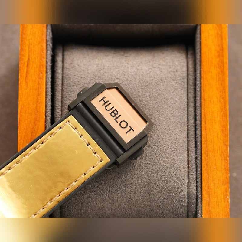 Hublot Big Bang V2 Chronograph with Element Materials-8