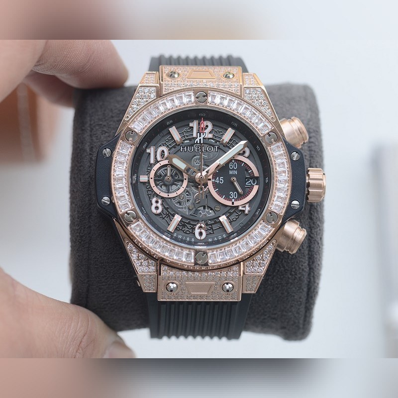 Hublot Big Bang Series Luxury Timepieces with Premium Features-3