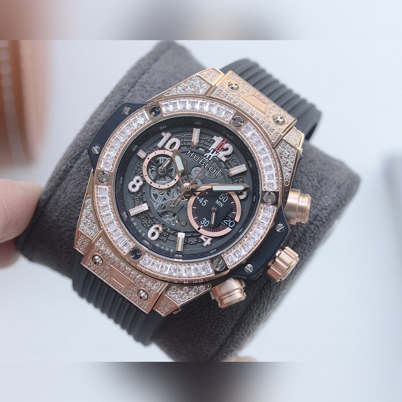 Hublot Big Bang Series Luxury Timepieces with Premium Features-4