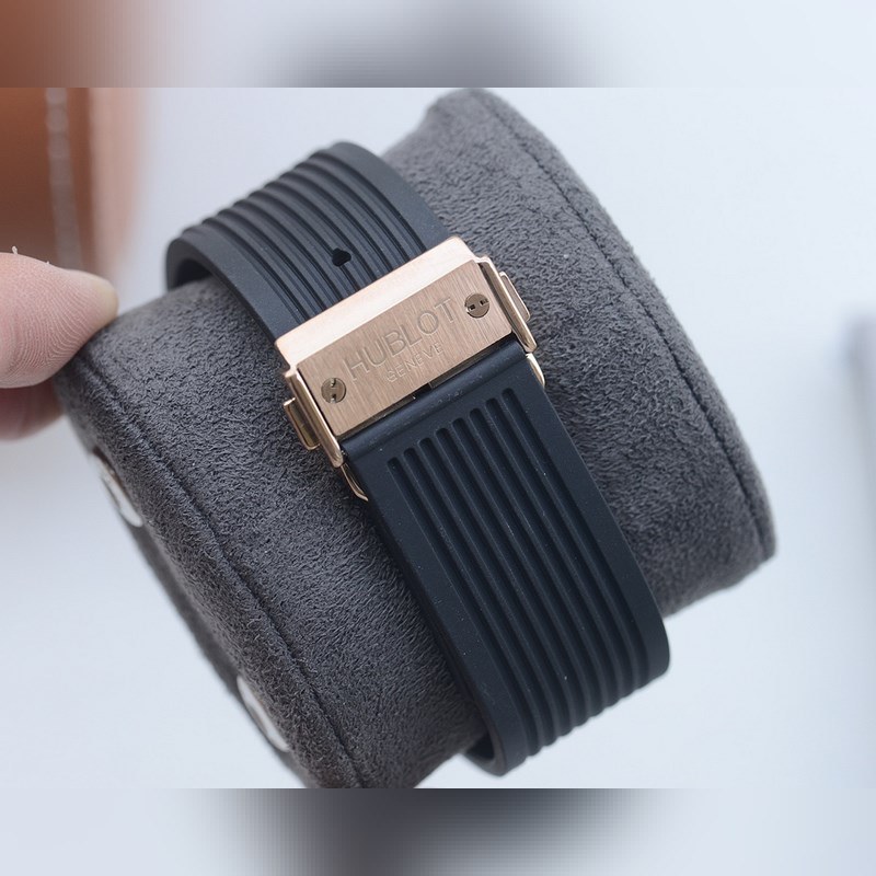 Hublot Big Bang Series Luxury Timepieces with Premium Features-8