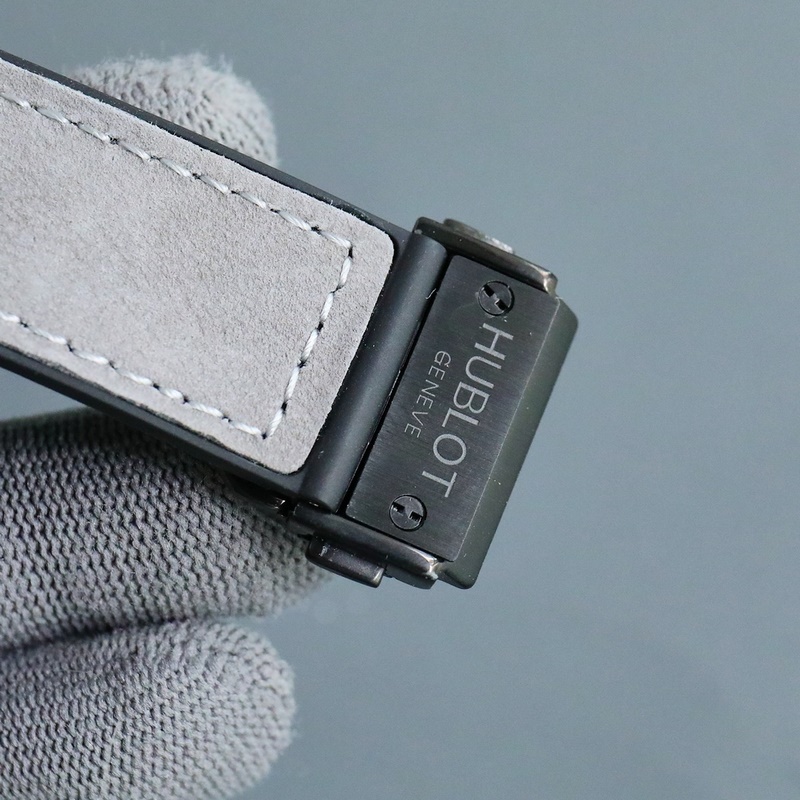 Hublot Classic Fusion 521 Carbon Fiber Men's Replica Watch Precision Crafted Quality-8