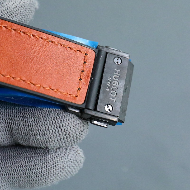 Hublot Classic Fusion 521 Series Men's Replica Watch Carbon Fiber Case Quality Elegance-8