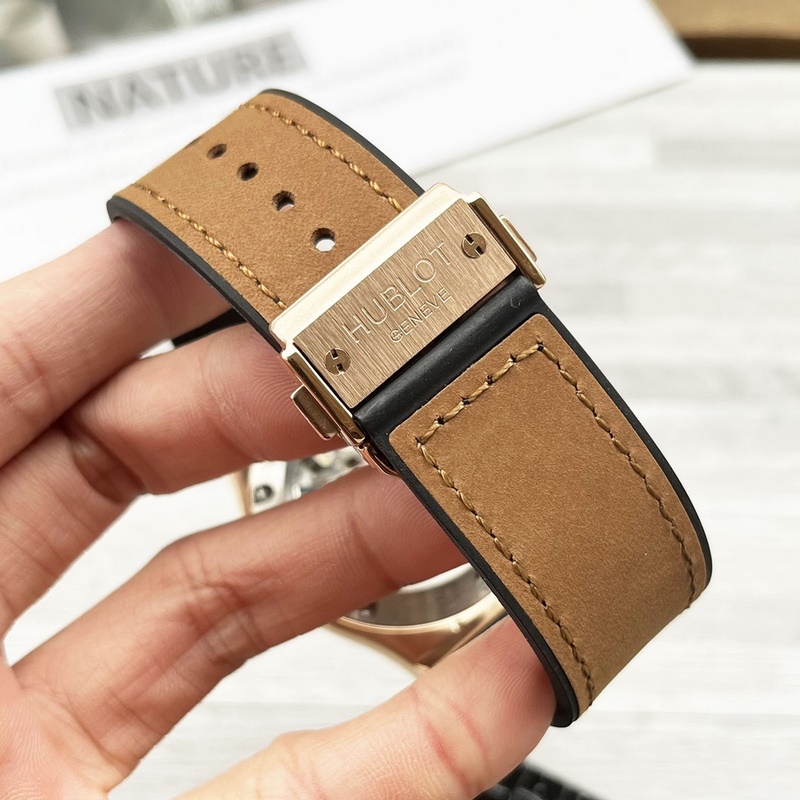 Hublot Big Bang Carbon Fiber Unique Design Premium Craftsmanship-8