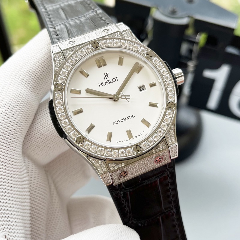 Big Bang Carbon Fiber Avant-Garde Craftsmanship Distinctive Luxury-5