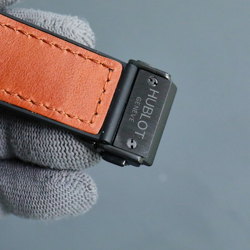 Hublot Classic Fusion 521 Men's Replica Watch Carbon Fiber Case Exquisite Craftsmanship-8